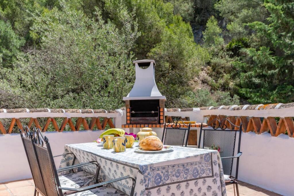 Casa Rosa, Con Encanto Y Piscina Climatizada Frigiliana Bagian luar foto